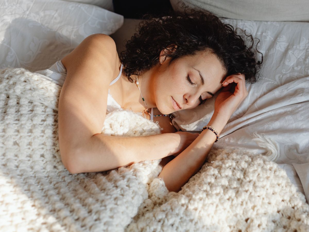 क्या आप भी सर्दियों में कंबल ओढ़कर सोते हैं? फौरन नोट कर लें 5 जरूरी बातें, वरना… बीमार होते नहीं लगेगी देर - Gallery Image