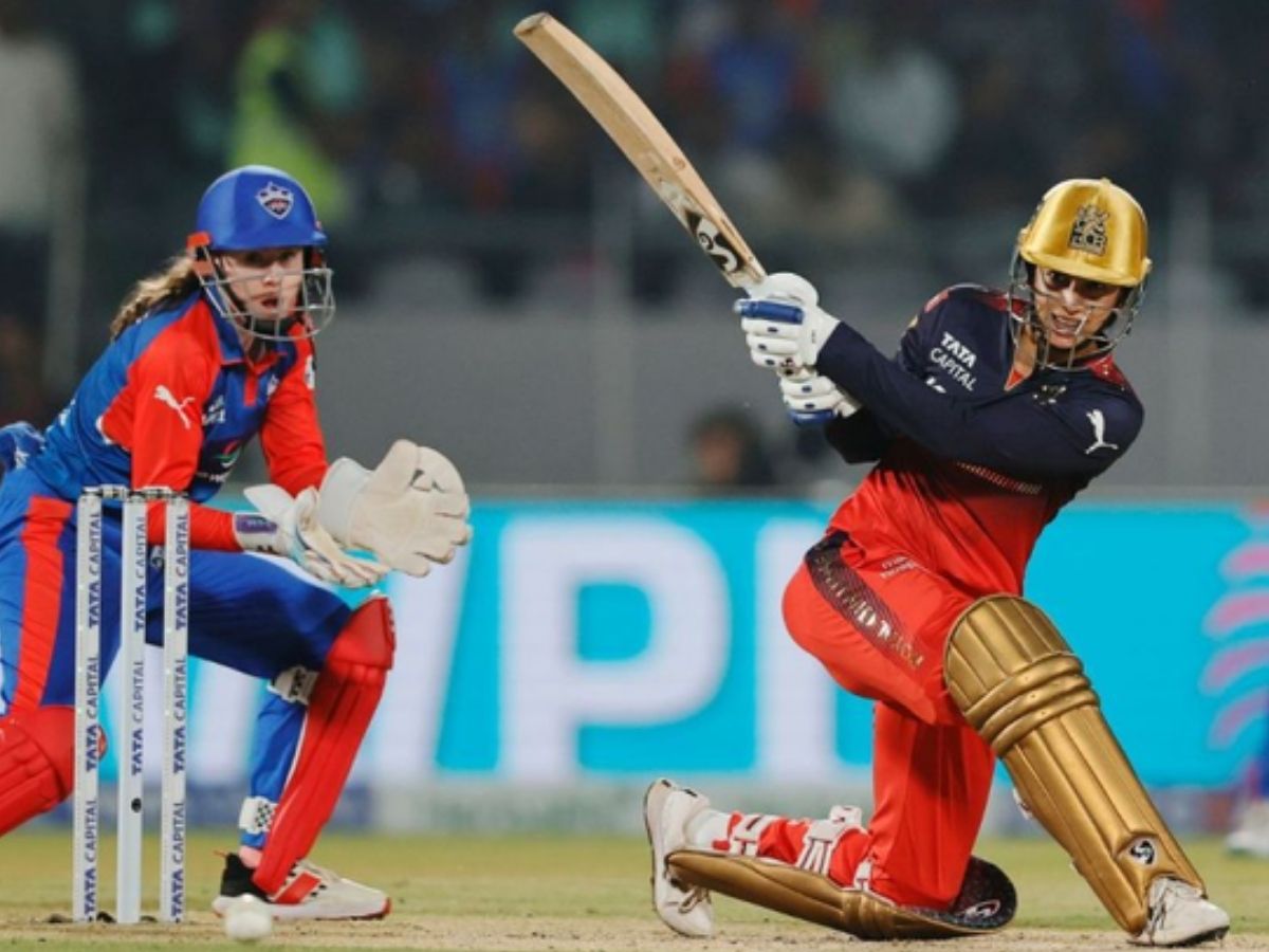 RCBW vs DCW: स्मृति मंधाना शतक से चूकीं, बेंगलुरु की टूर्नामेंट में लगातार चौथी जीत, शेफाली का अर्धशतक बेकार