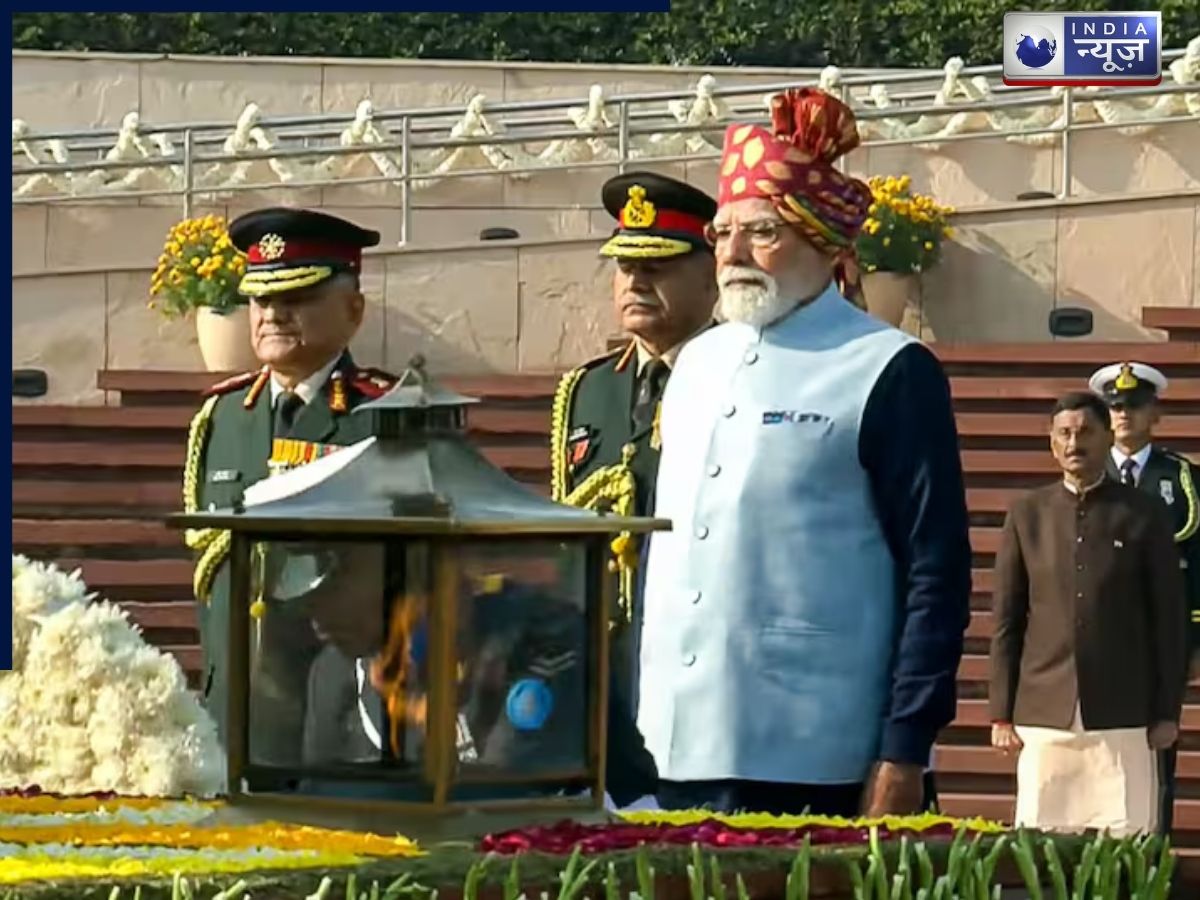 77th Republic Day : पीएम मोदी का रॉयल लुक, मरून साफा बना आकर्षण का केंद्र