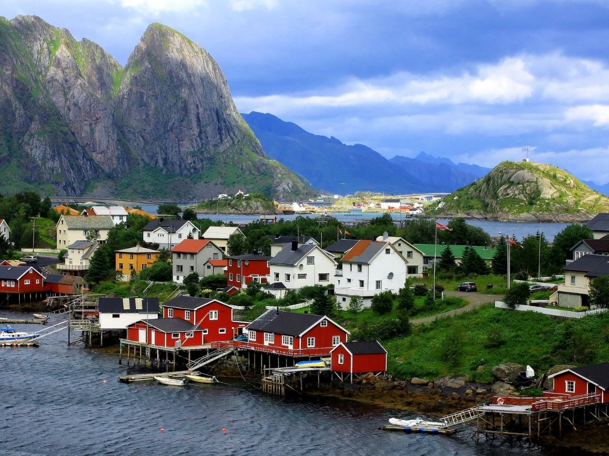 दुनिया के किस देश में सबसे तेजी से उड़ रहे हैं पुरुषों के बाल? टॉप देशों की लिस्ट में भारत की रैंक जानकर हो जाएंगे हैरान - Gallery Image