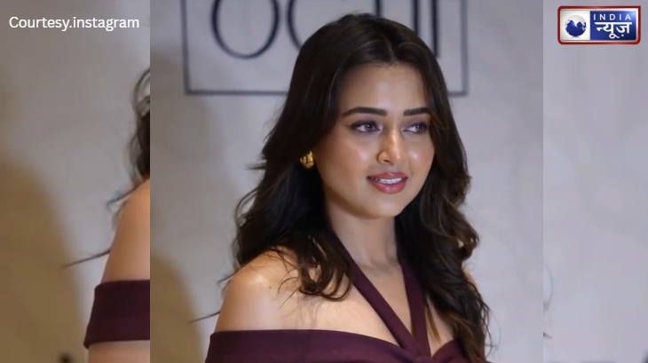 कैमरे के सामने हसिना का बोल्ड अवतार, इवेंट में अपने ड्रेस लुक ने खींचा सबका ध्यान! आखिर क्या है इस ड्रेस में?