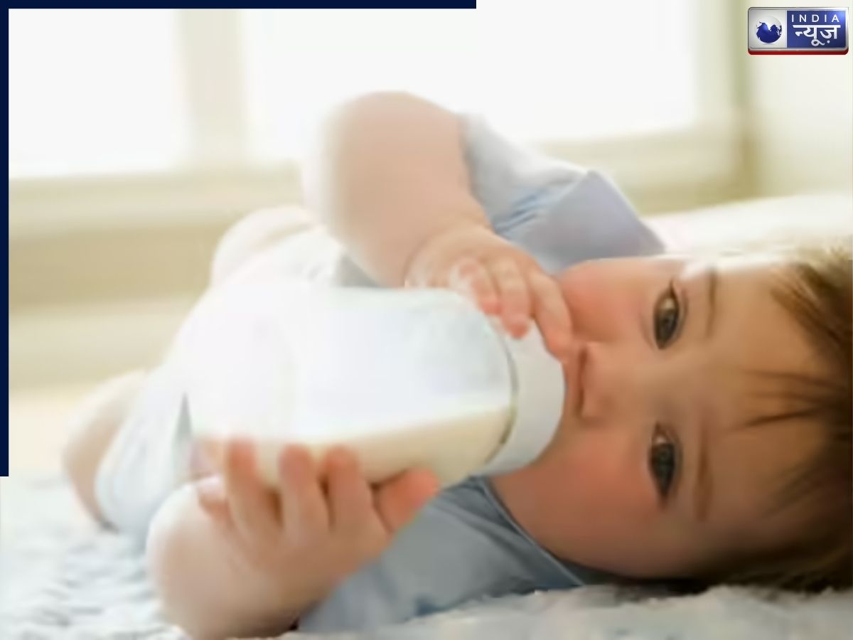 Baby Care Tips: क्या प्लास्टिक बोतल से दूध पिलाना बच्चे के लिए खतरनाक? हर पैरेंट को जाननी चाहिए ये सच्चाई