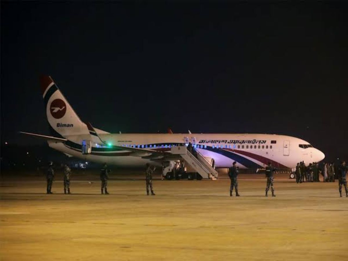 आसमान में रिश्तों की नई शुरुआत! 14 वर्षों बाद कराची में उतरी बांग्लादेश की फ्लाइट