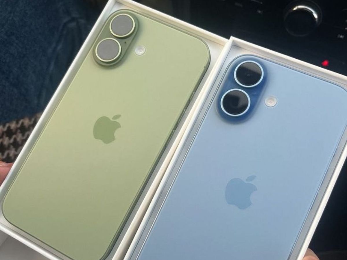 Price Comparison with iPhone 17 - Photo Gallery