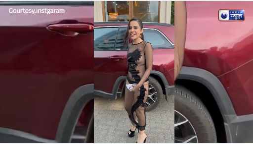 Urfi Javed Latest Look: ठंड में भी बाज न आईं उर्फी, पूरे बदन पर जाली लपेटे घूमती फिरीं सड़कों पर!