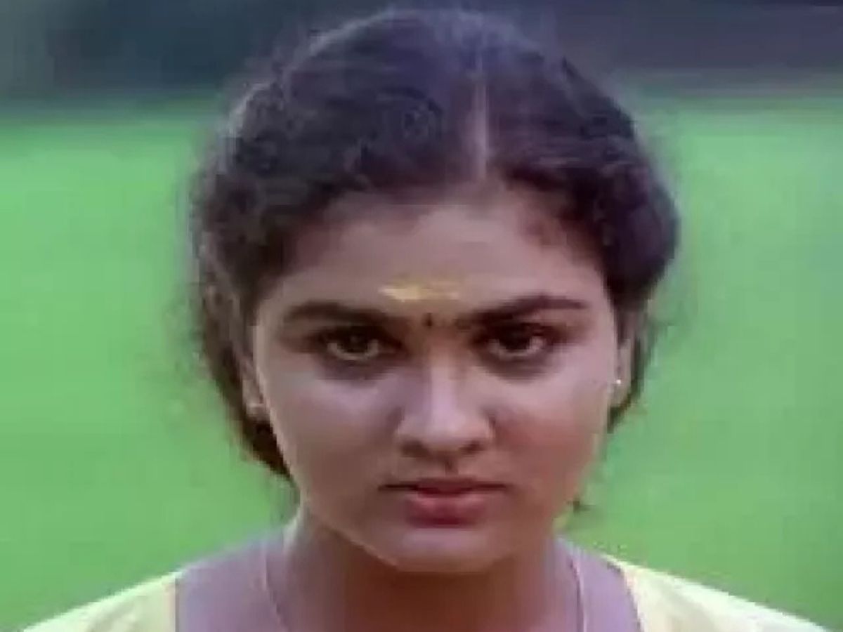 urvashi south actoress - Photo Gallery