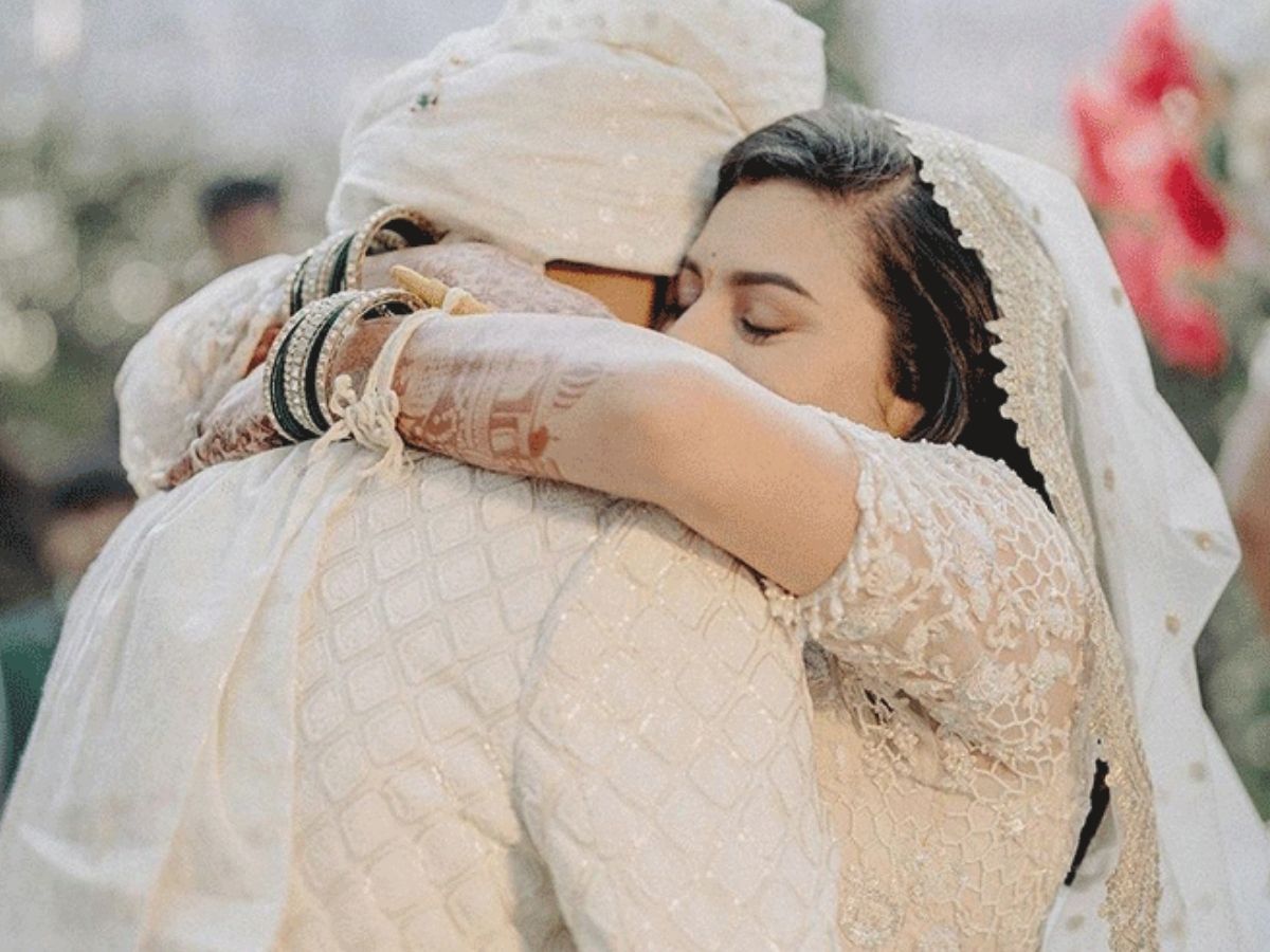 टीम इंडिया के धाकड़ बल्लेबाज की वाइफ भी क्रिकेटर, MS धोनी के पैर छूकर हुई थी वायरल, लाइमलाइट से रहती हैं दूर