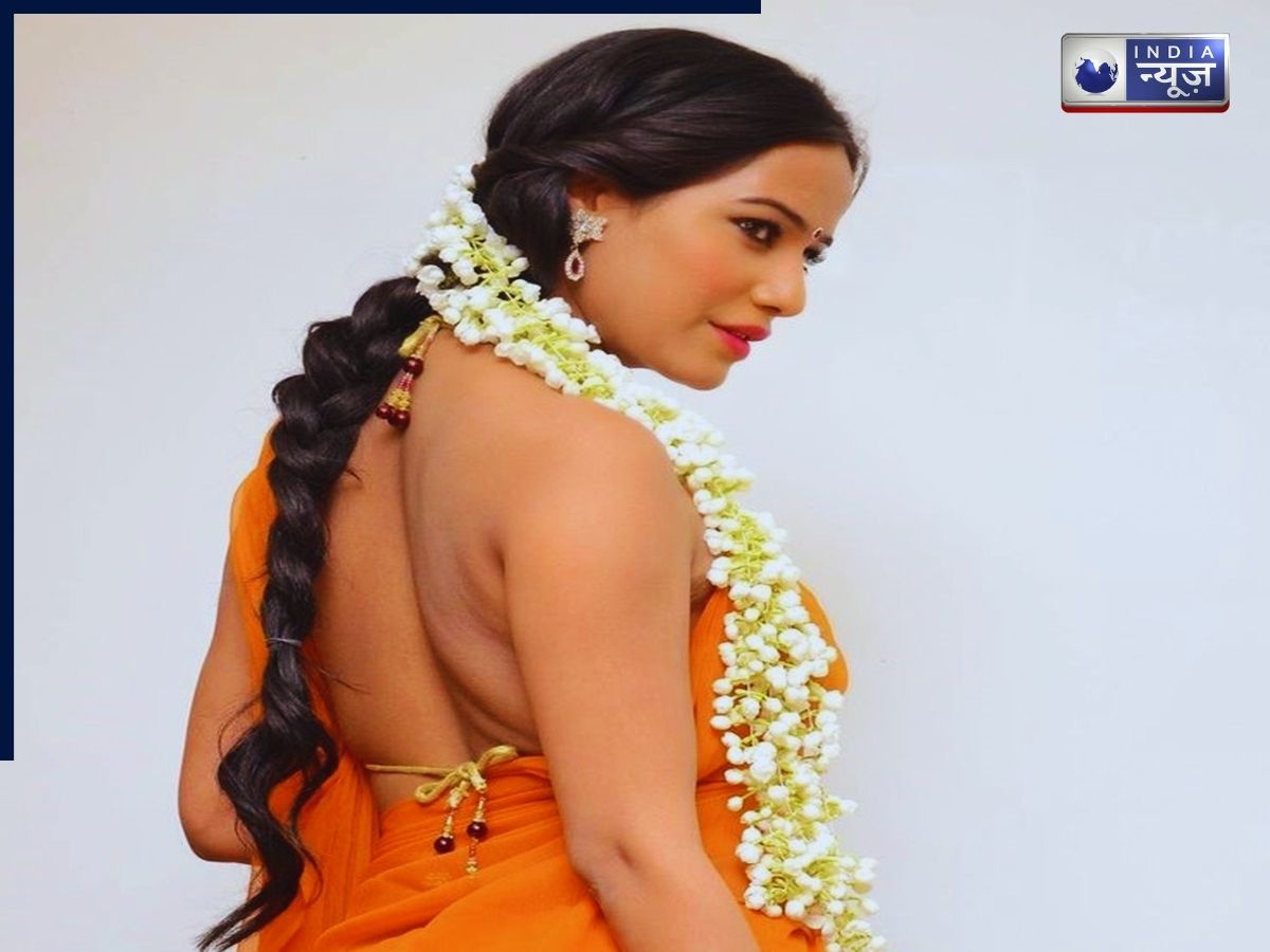 Backless Saree Look at Ganpati Visarjan - Photo Gallery