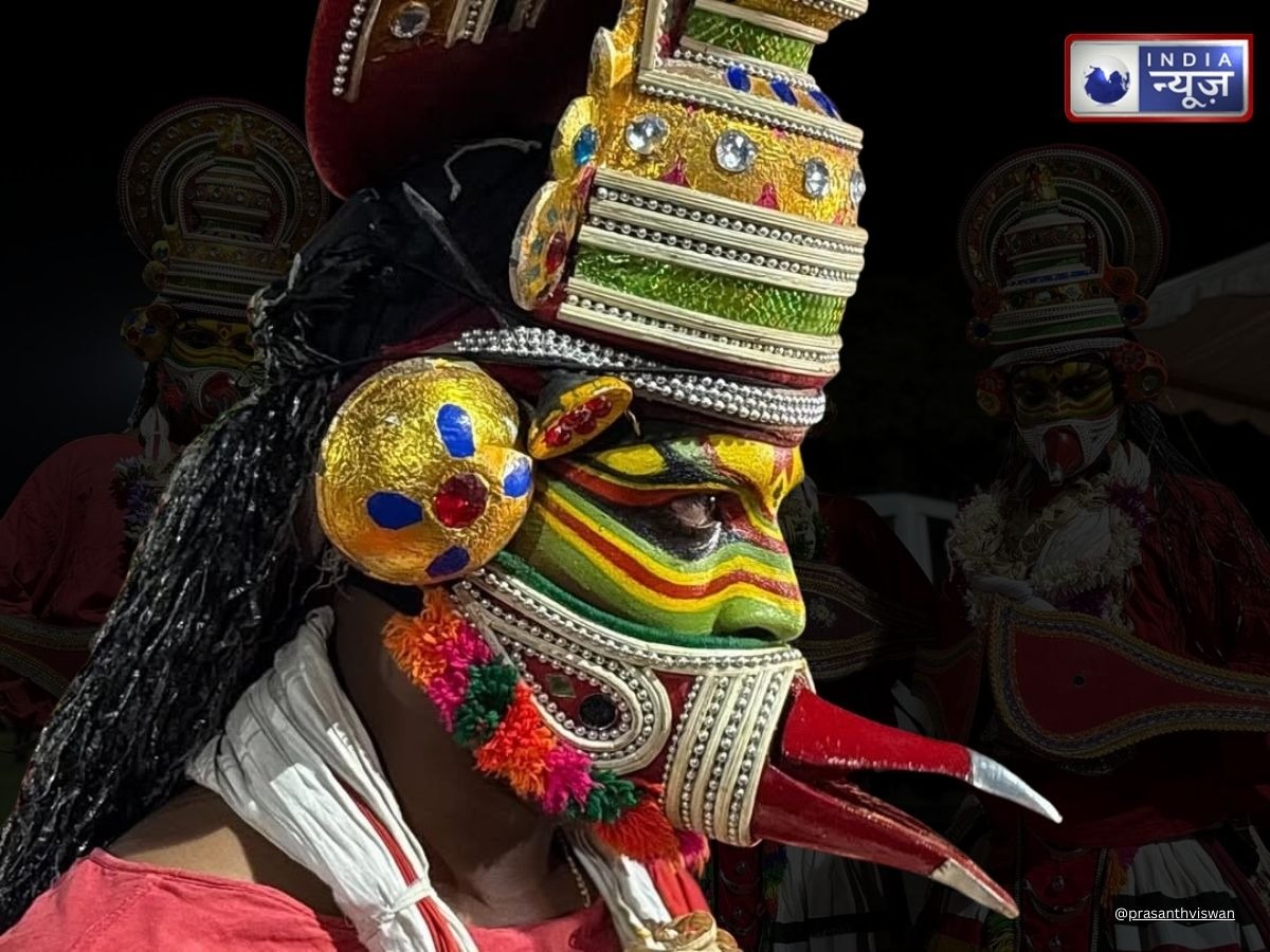 शरीर में लोहे के हुक चुभोकर हवा में लटकते हैं लोग… केरल की बेहद चौका देने वाली रहस्यमयी परंपरा