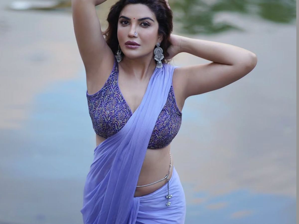 Where Desire Drives the Plot - Photo Gallery