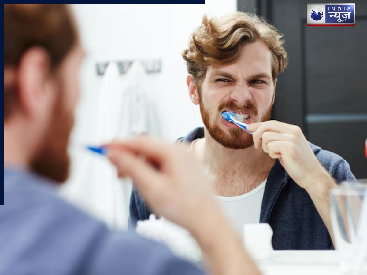 रोज ब्रश करने के बाद भी दांत पीले क्यों? जानें कारण और चमकाने का सही तरीका
