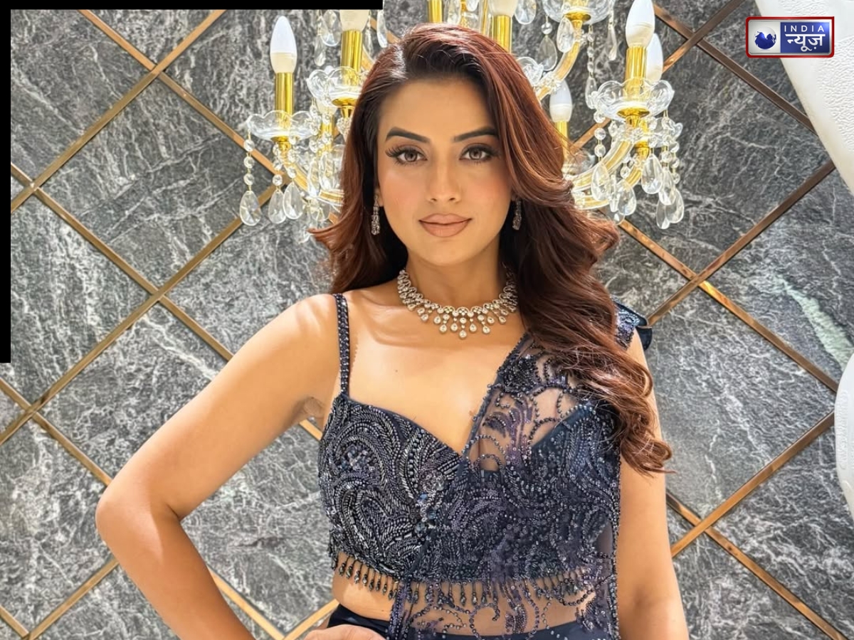 Akshara Singh has worked with many big stars Pawan Singh, khesari lal Or ravi kishan - Photo Gallery