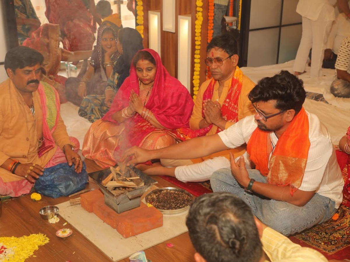 Nirahua keeps his personal life away from the news. - Photo Gallery