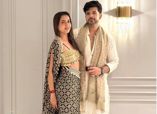 Trying to protect the relationship from external noise - Photo Gallery