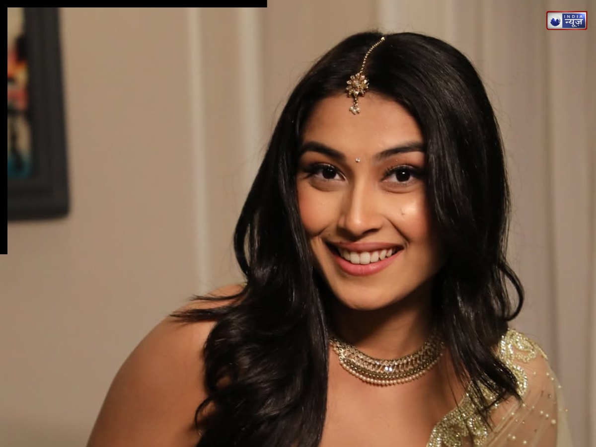 Pawan Singh had introduced Akriti Negi to the film - Photo Gallery