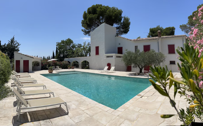 Pine trees surround the villa - Photo Gallery