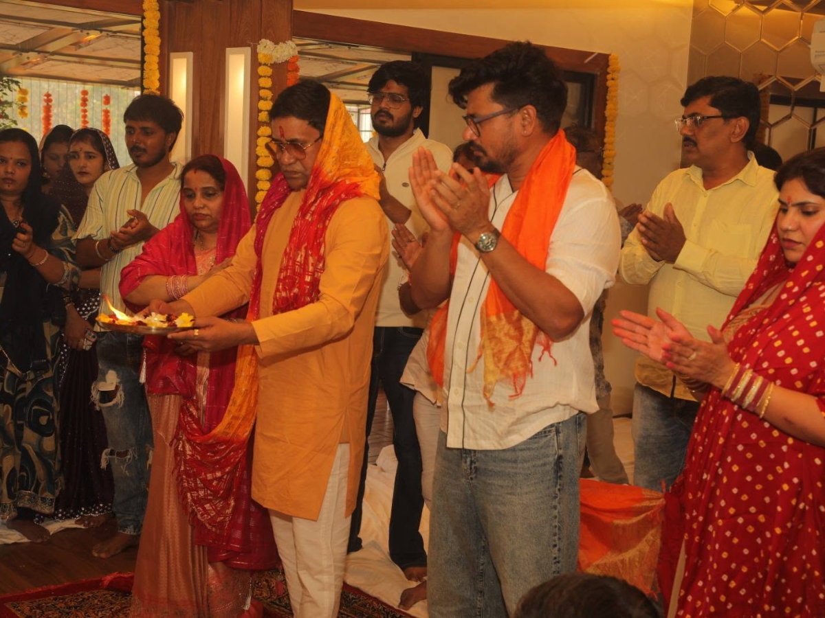 It will be shocking for the fans to see Nirahua's wife - Photo Gallery