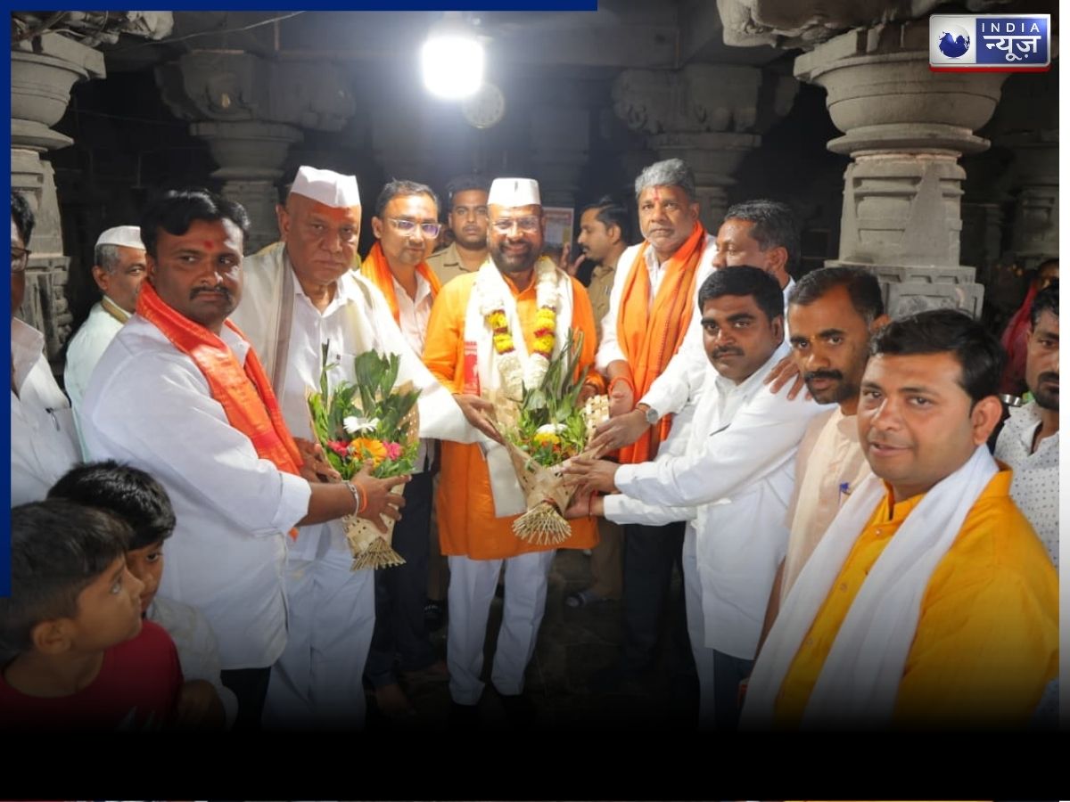 Abdul Sattar: कौन हैं पूर्व मंत्री अब्दुल सत्तार? जिनके मंदिर में कदम रखते ही मंगाया गया गोमूत्र; मच गया बवाल! जानें क्या है पूरी कहानी