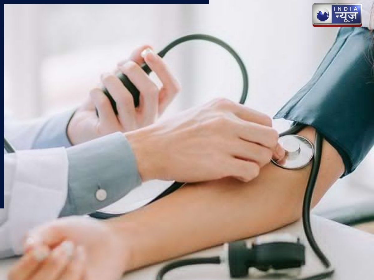 अचानक बढ़ गया ब्लड प्रेशर? जानें पहले क्या करें, खतरनाक BP लेवल और वो लक्षण जो मौत का इशारा हो सकते हैं