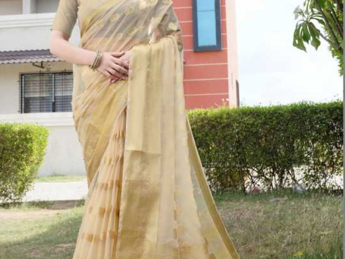 Bandhani-Inspired Golden Saree with Traditional Touch - Photo Gallery