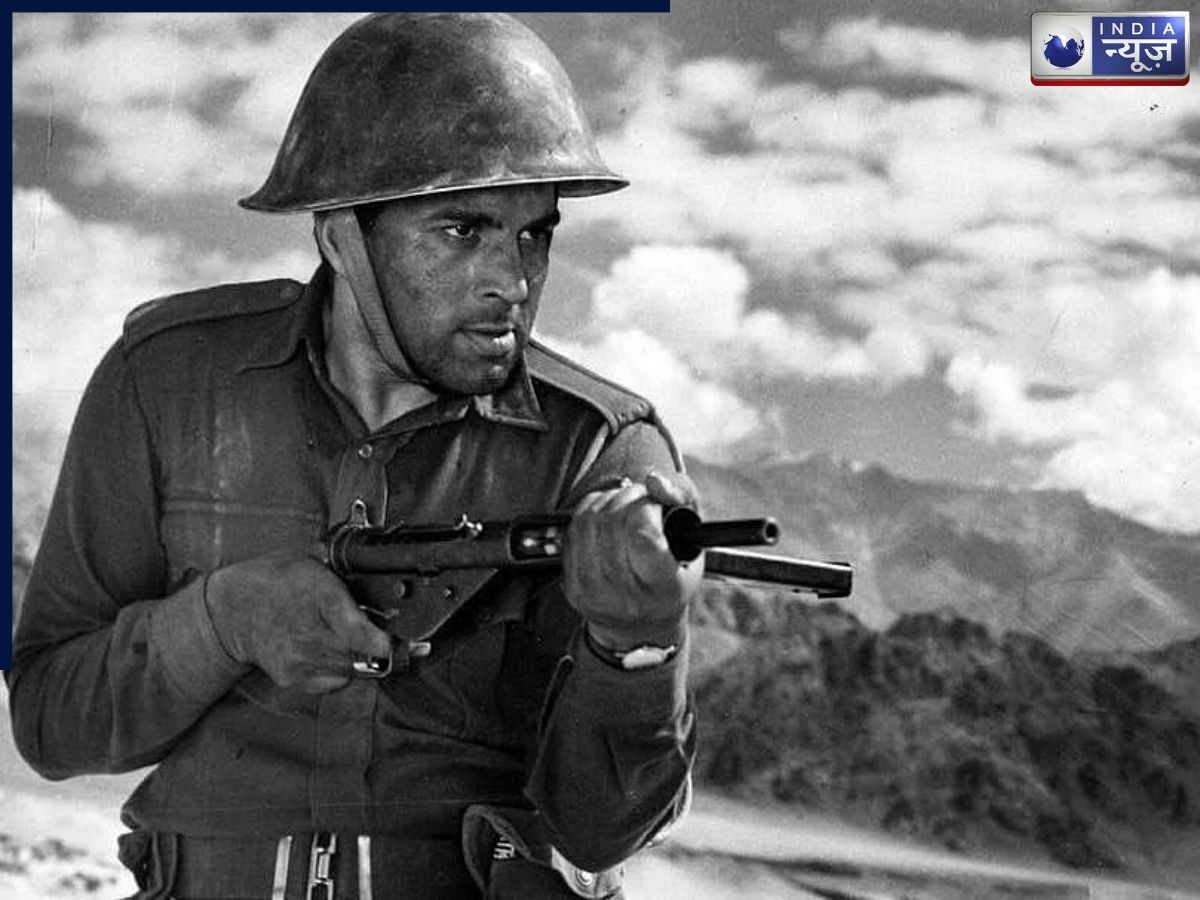 How does Border 2 fall short compared to the film Haqeeqat? - Photo Gallery