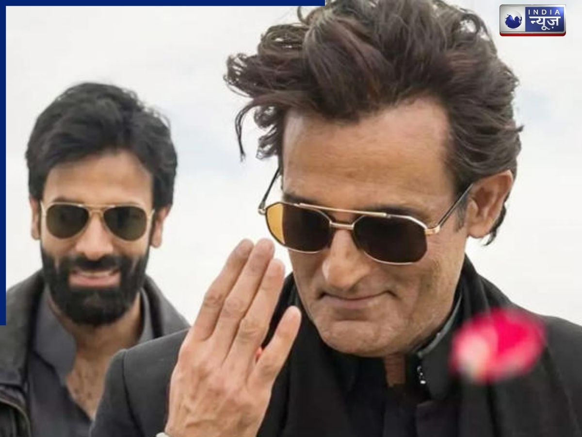 The horrific scene of playing football with severed heads - Photo Gallery