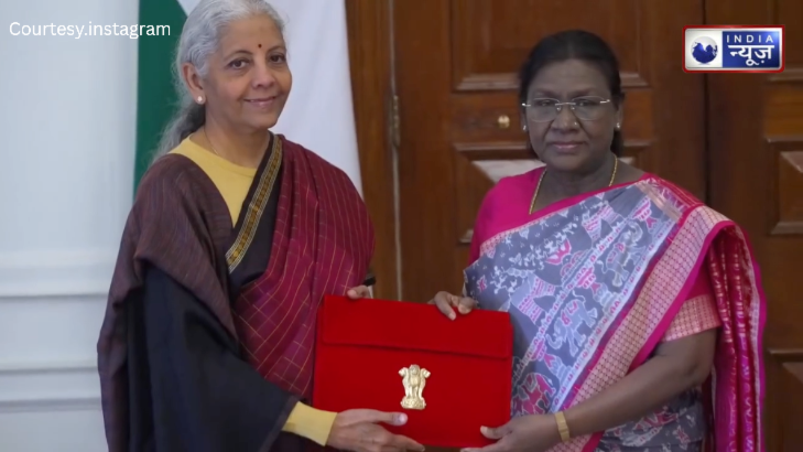 Budget 2026: लाल पोटली लेकर राष्ट्रपति भवन पहुंचीं वित्त मंत्री; राष्ट्रपति मुर्मू से मिली हरी झंडी,अब देश की नज़र संसद पर!