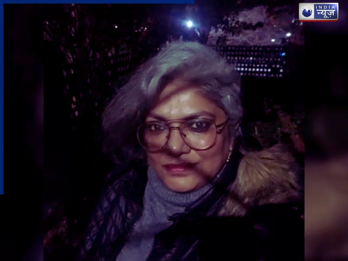 Dirty behavior in front of a journalist - Photo Gallery