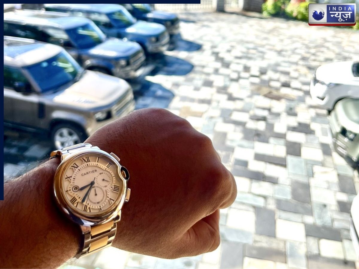 एप्पल वॉच छोड़ एनालॉग घड़ी क्यों पहनने लगा ये शख्स? वजह जान सोचने को मजबूर हो जाएंगे - Photo Gallery