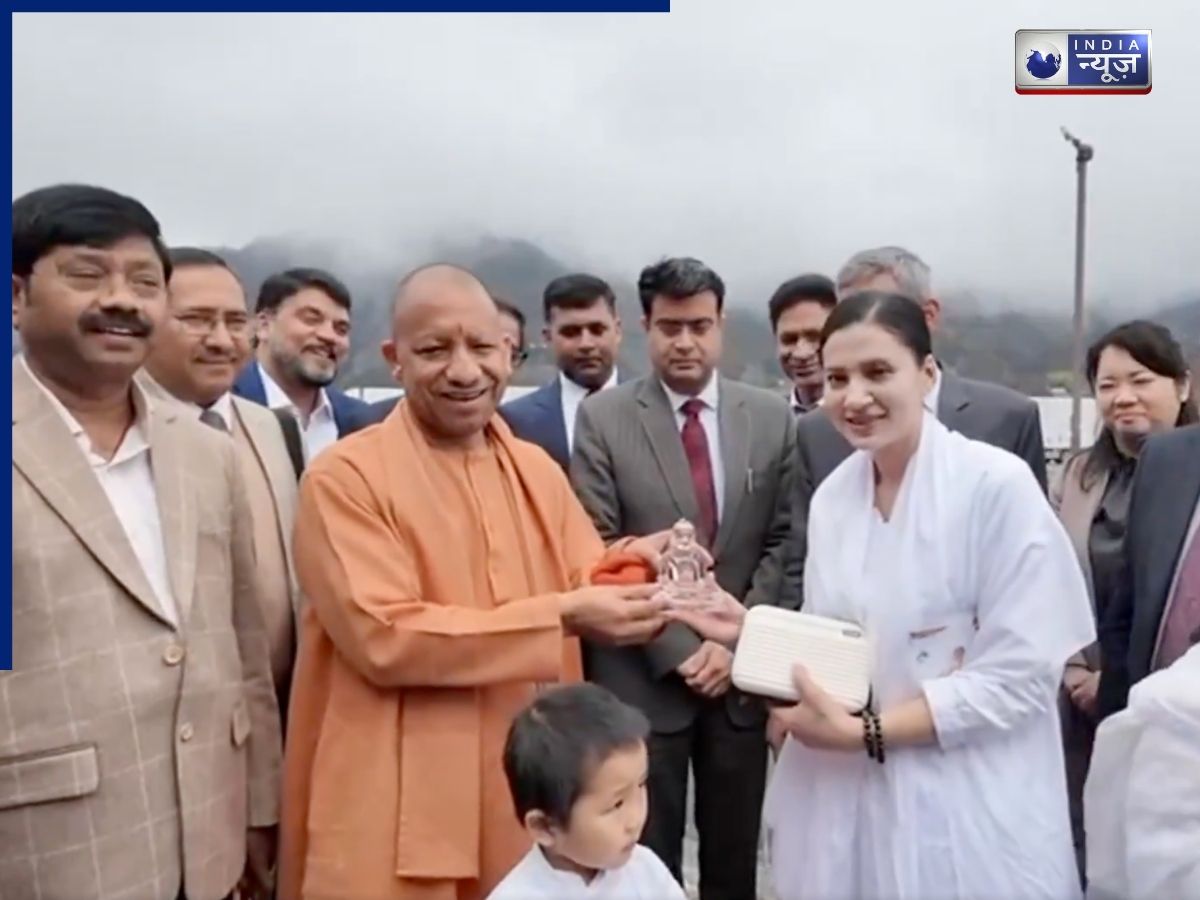 जापान में साध्वी ने सीएम योगी को तोहफे में दी खास मूर्ति, जानिए- क्या है इसकी खासियत और महत्व?