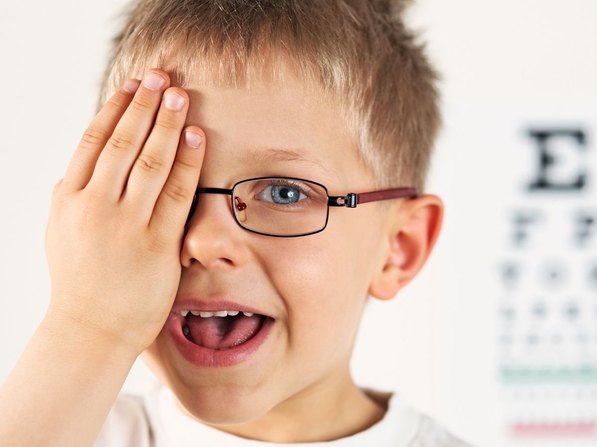 congenital disease Coloboma in child - Photo Gallery