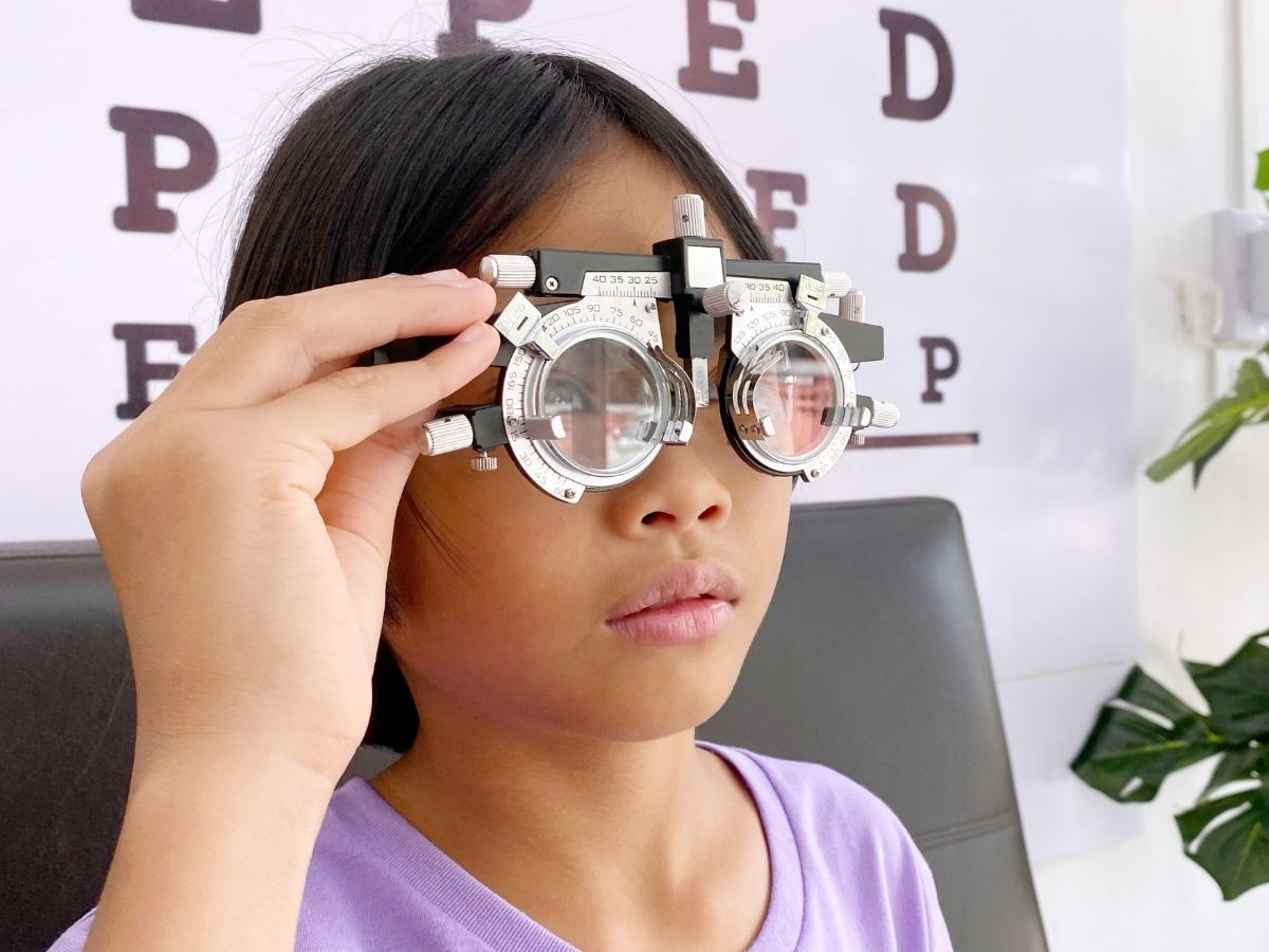 congenital disease Coloboma in child - Photo Gallery