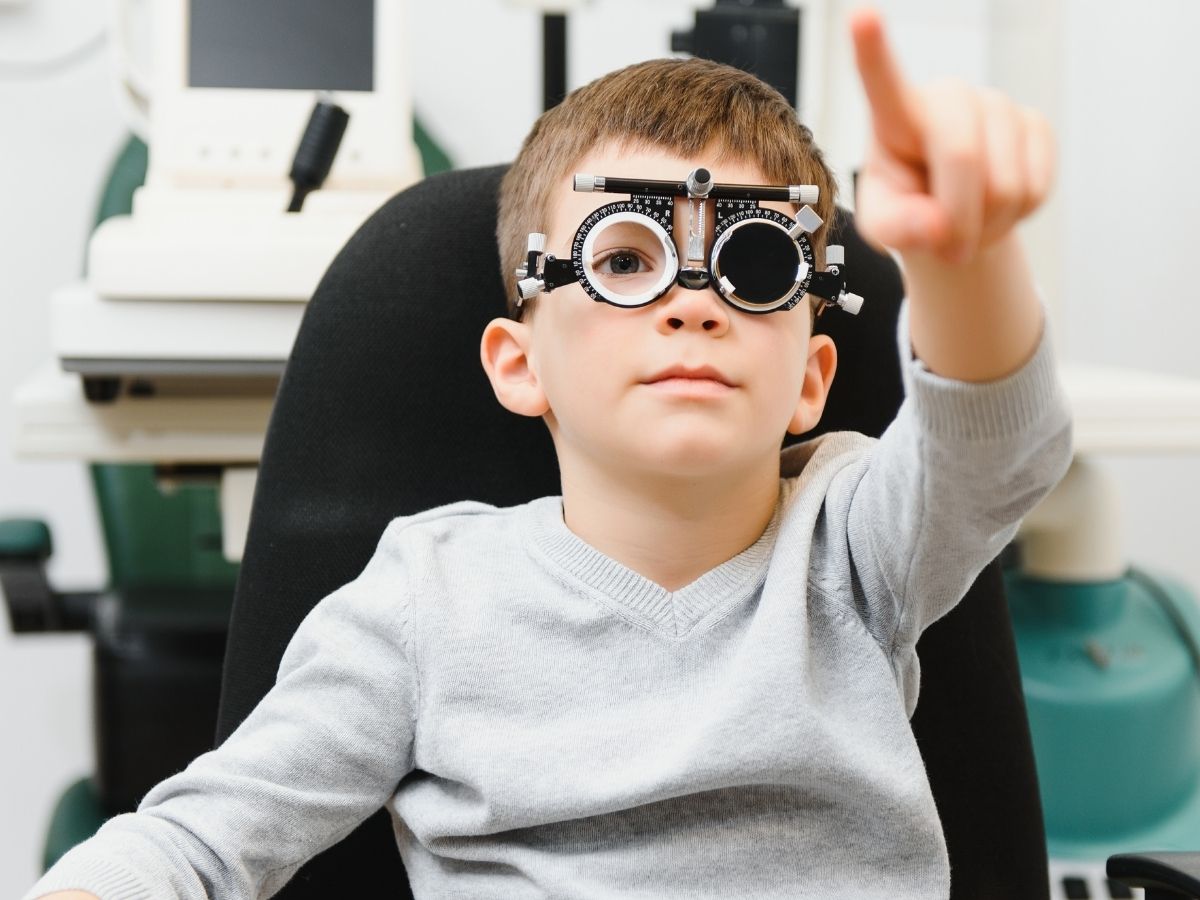 congenital disease Coloboma in child - Photo Gallery