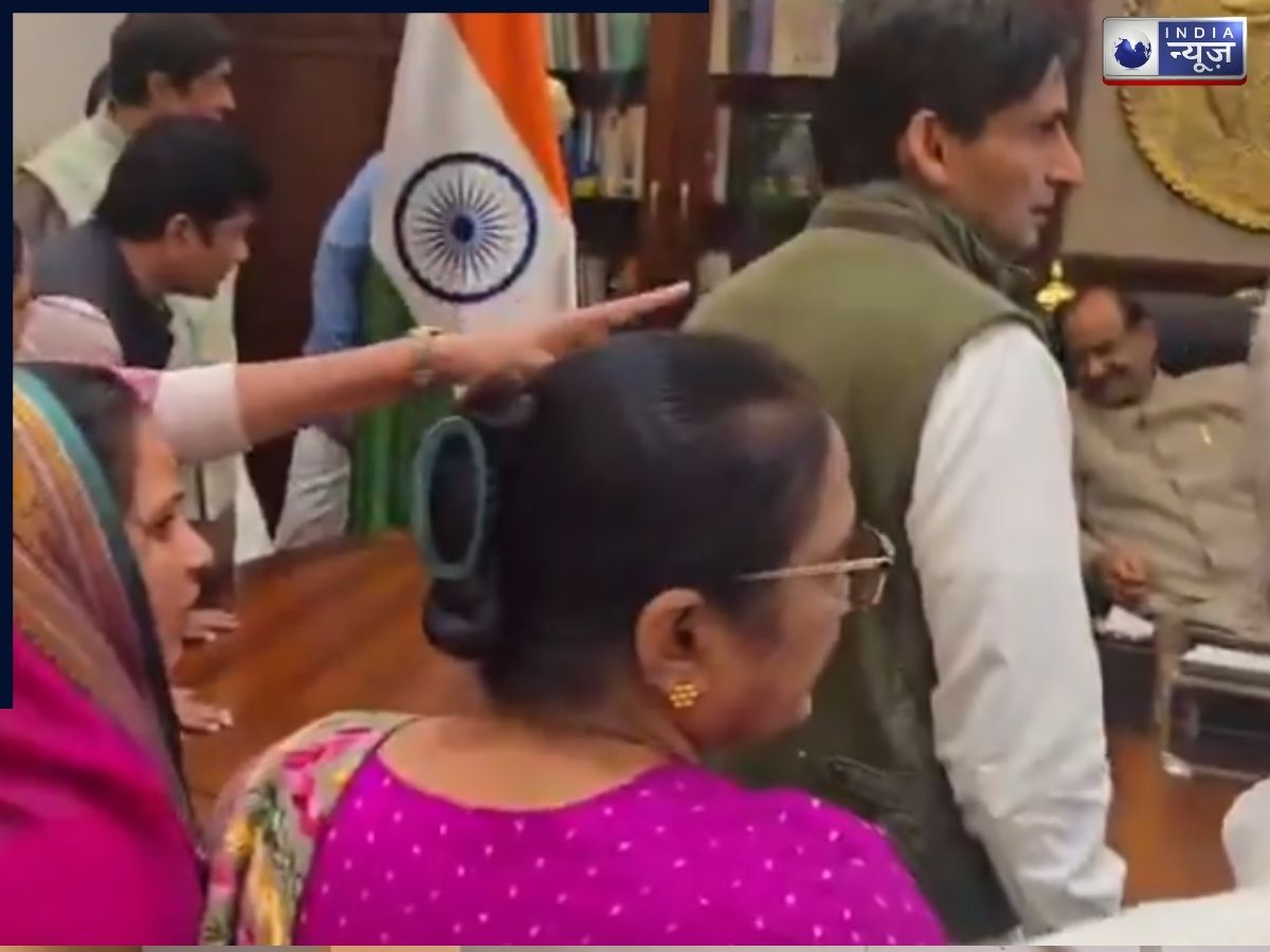 ‘कांग्रेस के सांसदों ने जबरन लोकसभा स्पीकर ओम बिरला के चैंबर में घुसकर…’, केंद्रीय मंत्री किरेन रिजिजू का बड़ा आरोप, शेयर किया वीडियो
