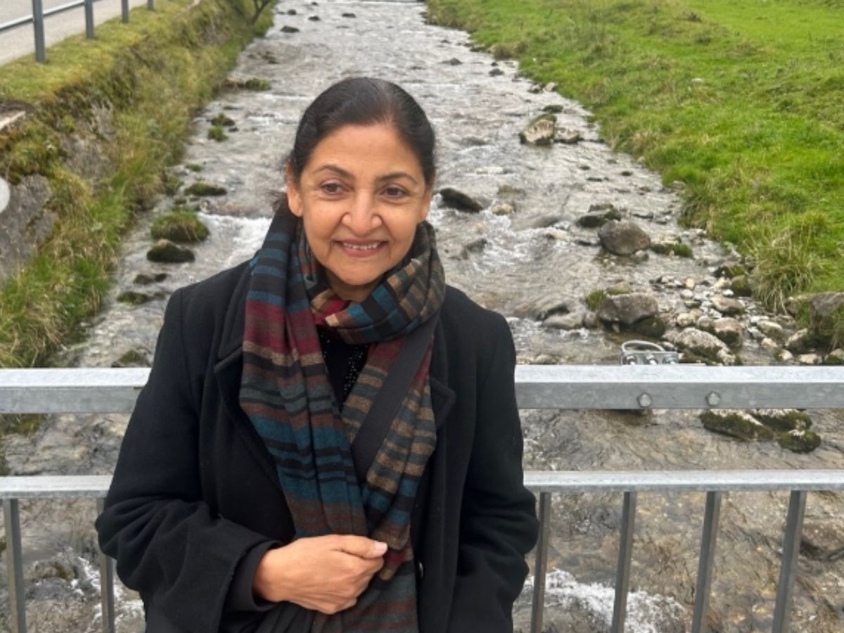 deepti naval ran away from her house in just 13 year old - Photo Gallery