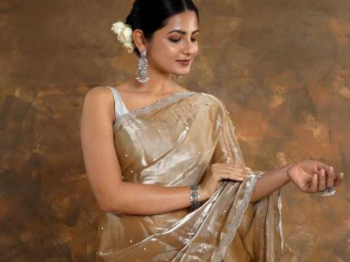 Elegant Golden Saree with Subtle Detailing - Photo Gallery