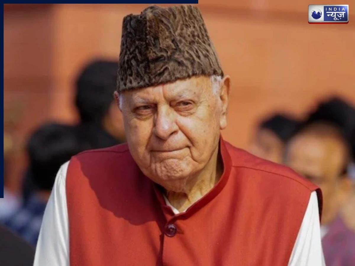 लाल चुनर ओढ़े, माता की भक्ति में झूमते दिखे पूर्व CM फारूक अब्दुल्ला, इस Video ने फिर से कश्मीर से कन्याकुमारी तक मचा दी सनसनी!