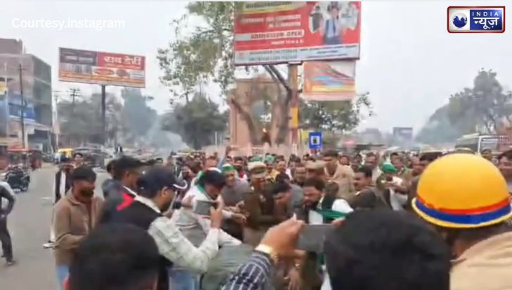 हापुड़ में ‘पेट्रोल’ कांड: आत्मदाह की कोशिश से दहला गढ़मुक्तेश्वर, किसान नेता ने खुद पर डाला तेल, सड़कों पर मचा कोहराम!