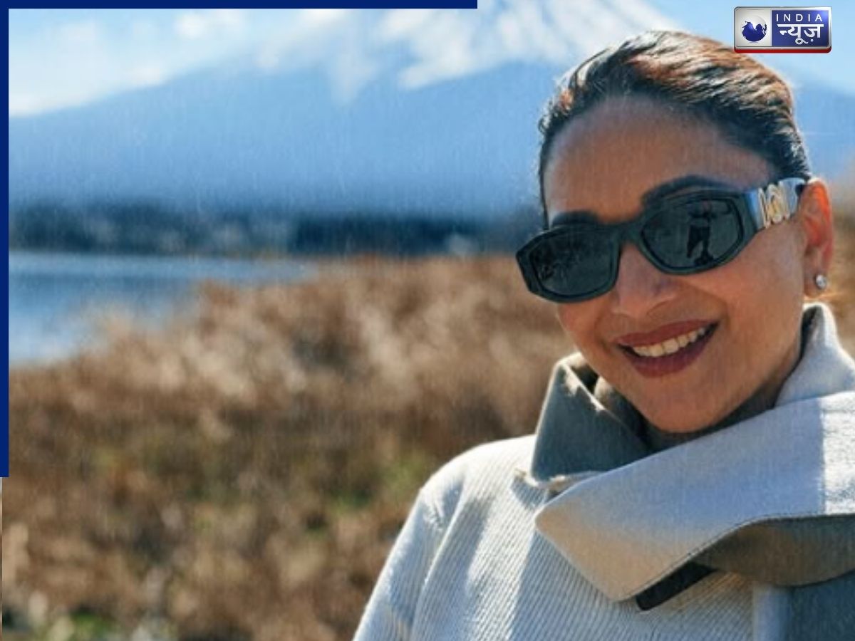 A stunning selfie in front of Mount Fuji - Photo Gallery