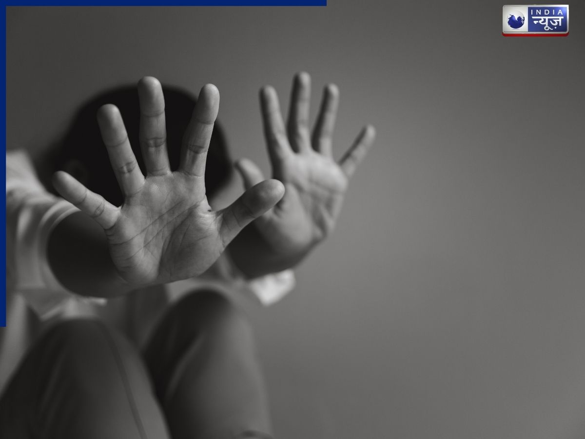 बॉयफ्रेंड ने पहले हैवानों की तरह पीटा, फिर लड़की के प्राइवेट पार्ट्स में सैनिटाइजर डालकर लगाई आग; न्यूड वीडियो भी बनाया