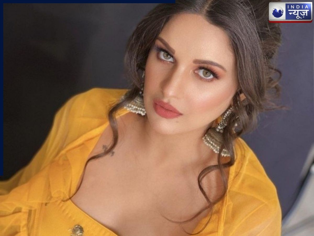 Himanshi Khurana net worth - Photo Gallery