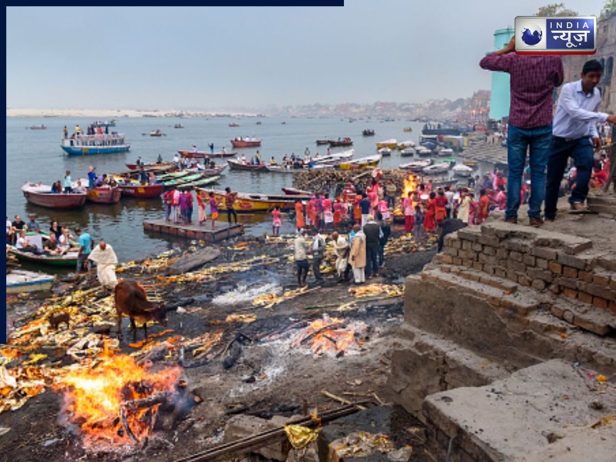 अंतिम संस्कार से पहले मृत व्यक्ति के पैर क्यों छुए जाते हैं? हिंदू धर्म की यह परंपरा जानकर चौंक जाएंगे आप