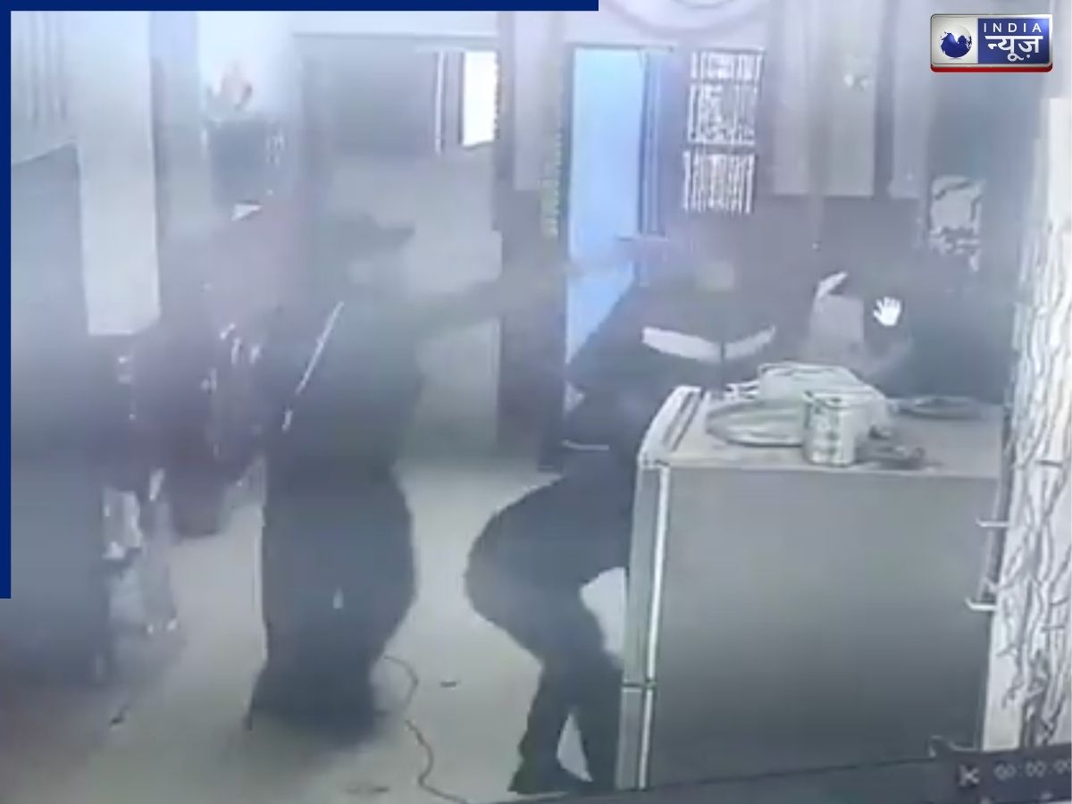 पीछे से आकर कनपटी पर तान दी बंदूक, जम्मू कश्मीर के जुवेनाइल ऑब्जर्वेशन होम से 2 पाकिस्तानी नागरिक समेत 3 कैदी हुए फरार