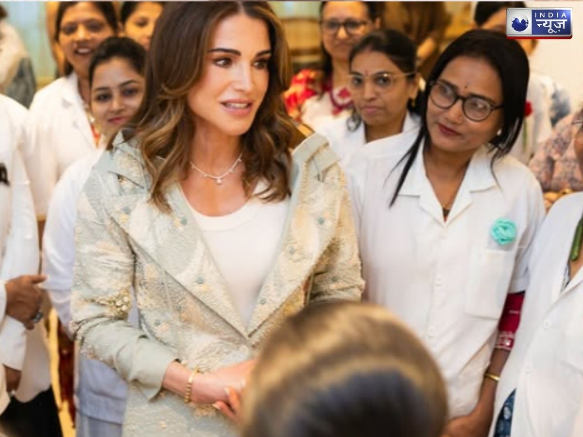 The youngest queen - Photo Gallery