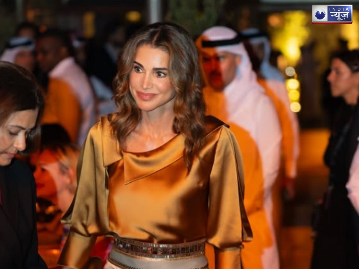 She is also the queen of hearts - Photo Gallery