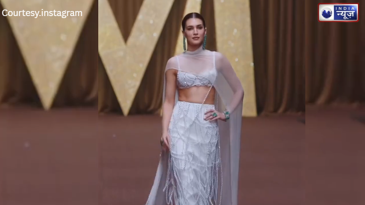 दुबई के रैंप पर Kriti Sanon ने बिखेरा जलवा, Manish Malhotra की ‘म्यूज’ बनकर ढााया कहर; देखे वीडियो!