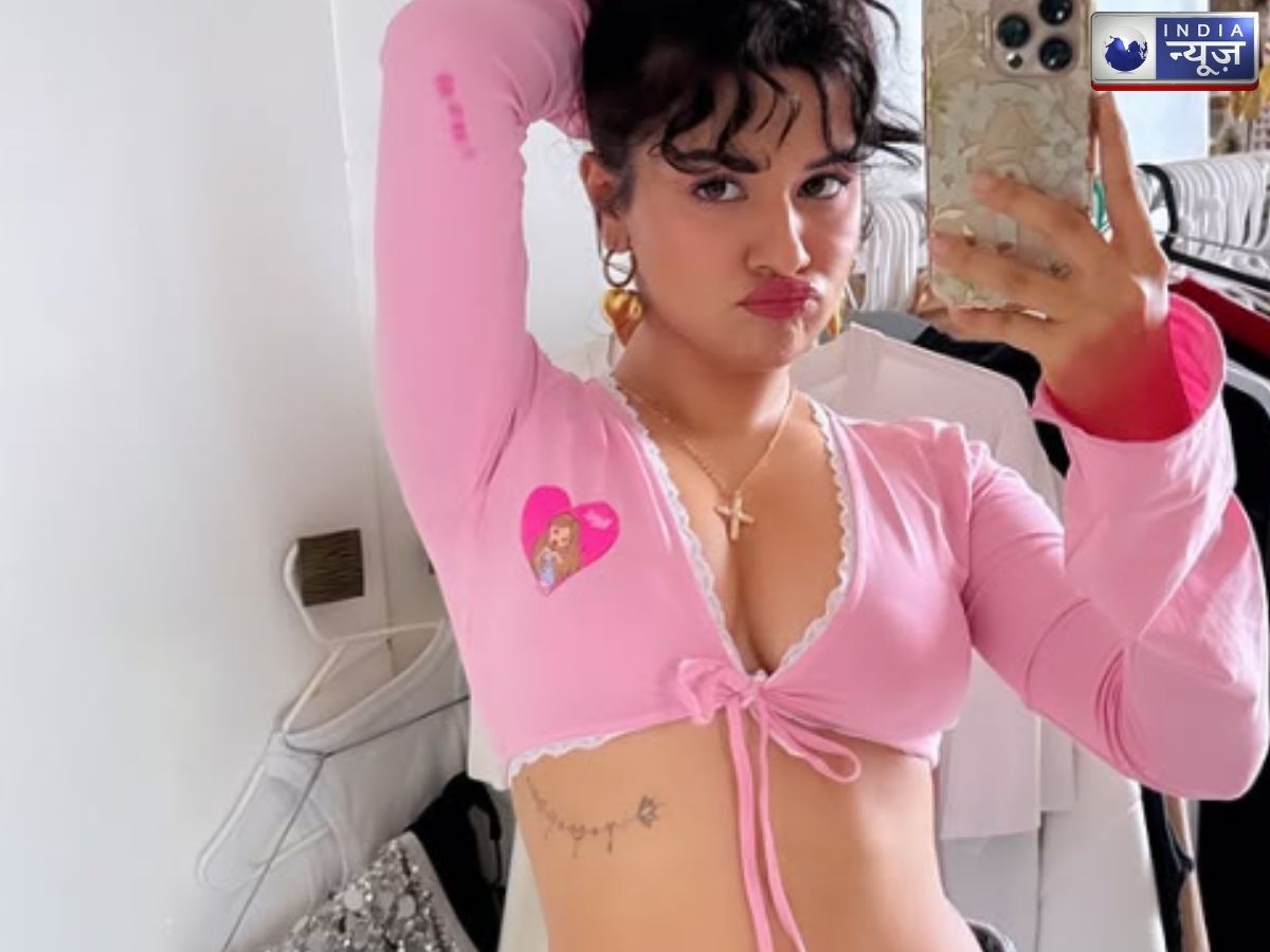 Sizzling Outfit - Photo Gallery