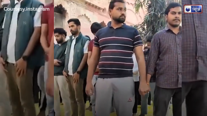 लखनऊ यूनिवर्सिटी में ‘इबादत’ पर पहरा, तो हिंदुओं ने बना डाला घेरा, मस्जिद पर ताला लगा तो मैदान में हुई नमाज; हिन्दू भाई बने ढाल!