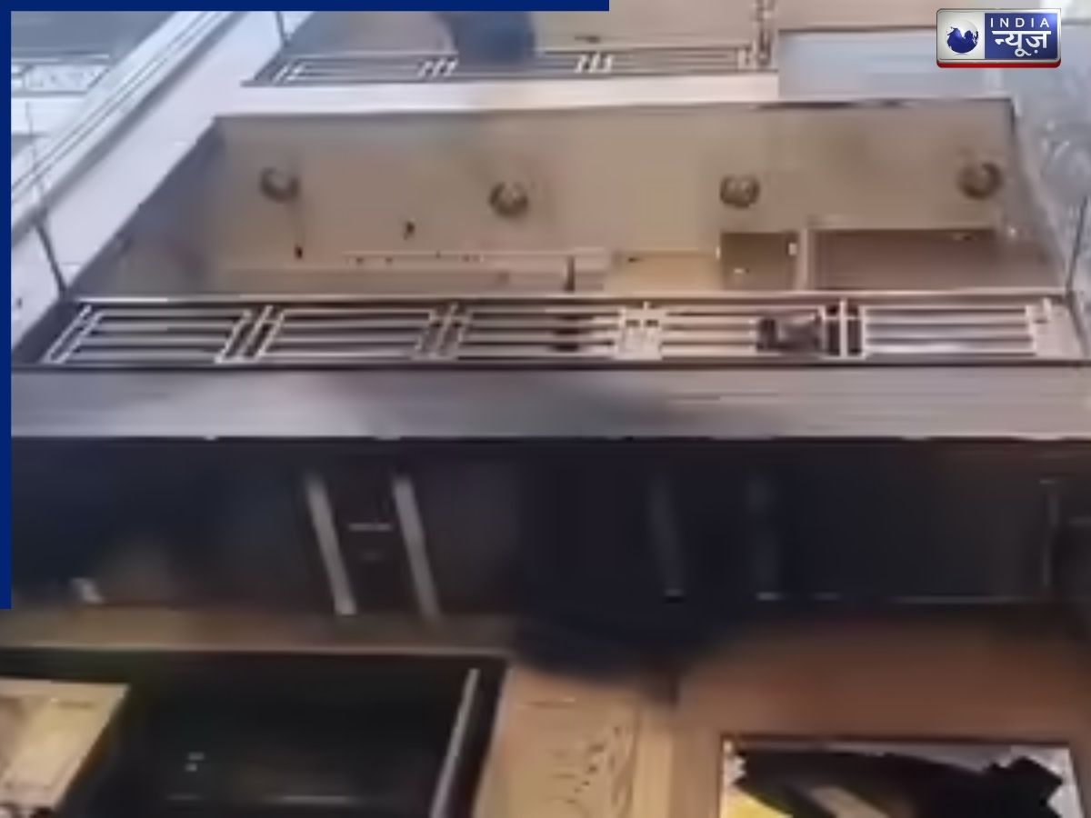 दिल्ली के मजलिस पार्क में सिलेंडर ब्लास्ट से 14 लोग घायल, 2 घंटे की कड़ी मशक्कत के बाद आग पर पाया गया काबू