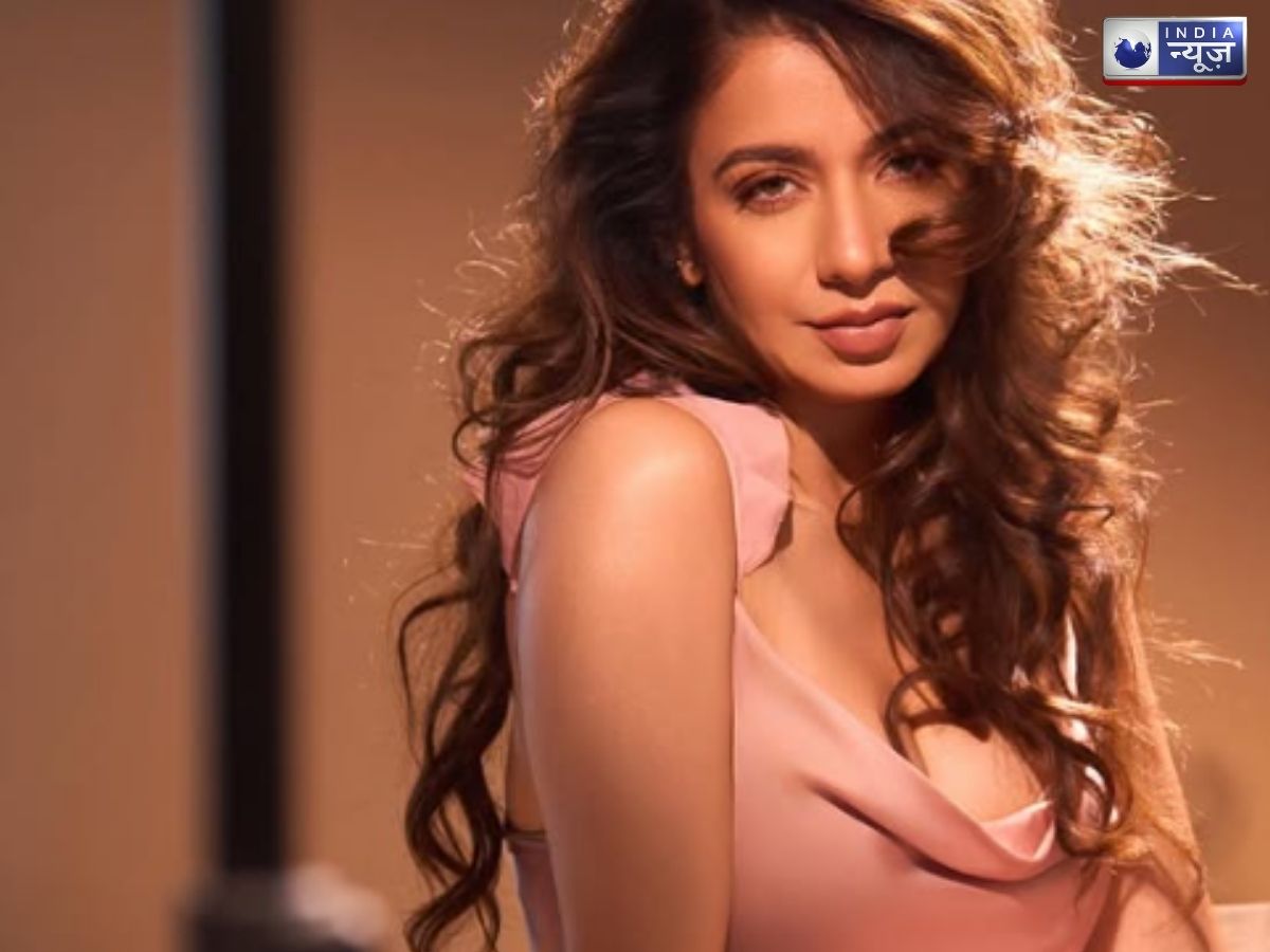 गैंगस्टरों की धमकी भी जिसे न डरा सकी, उस जैस्मिन सैंडलस ने बीच कॉन्सर्ट में सिखाया मजनूओं को सबक,सोशल मीडिया पर वायरल हुआ ‘शेरनी’ वाला अंदाज